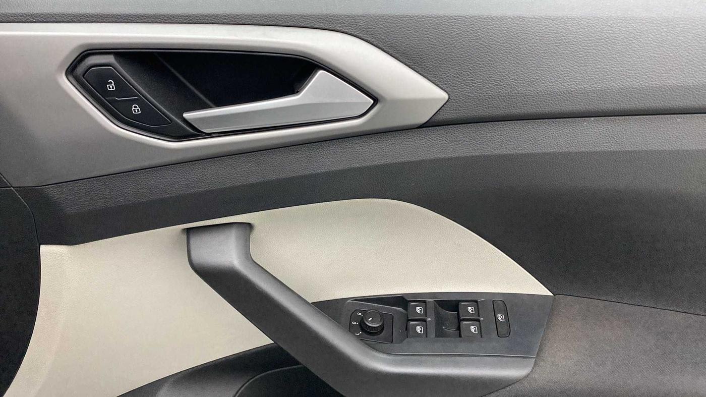 2022 Volkswagen TAIGUN HIGHLINE 1.0 TSI AT, Petrol, Automatic, 32,567 km, Driver Side Door Panels Control