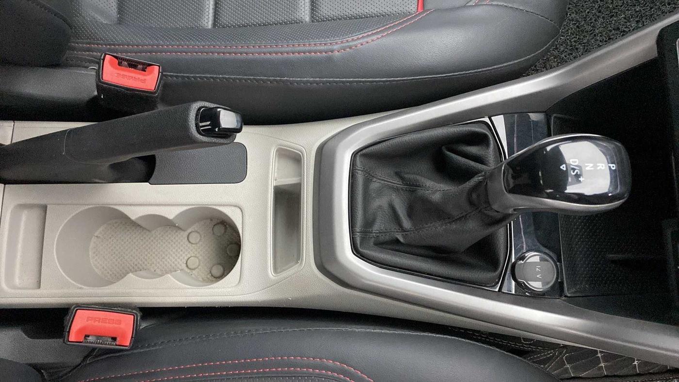 2022 Volkswagen TAIGUN HIGHLINE 1.0 TSI AT, Petrol, Automatic, 32,567 km, Gear Lever