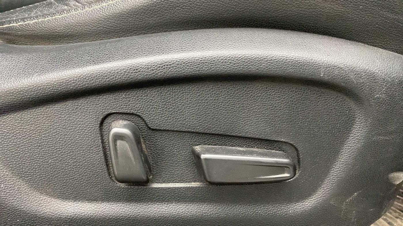 2018 Hyundai Creta SX (O) 1.6 PETROL, Petrol, Manual, 71,887 km, Driver Side Adjustment Panel