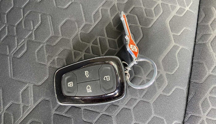 2021 Tata ALTROZ XZ PETROL, Petrol, Manual, 11,459 km, Key Close Up