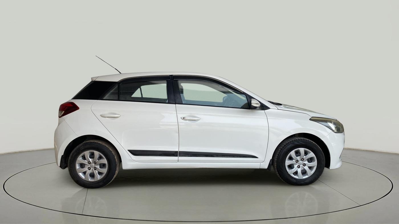 2016 Hyundai Elite i20 SPORTZ 1.4 CRDI, Diesel, Manual, 1,15,613 km, Right Side View