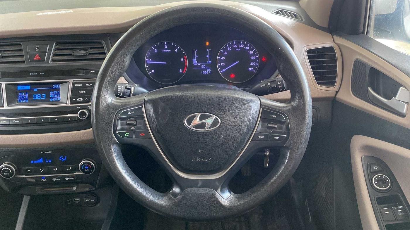 2016 Hyundai Elite i20 SPORTZ 1.4 CRDI, Diesel, Manual, 1,15,613 km, Steering Wheel Close Up