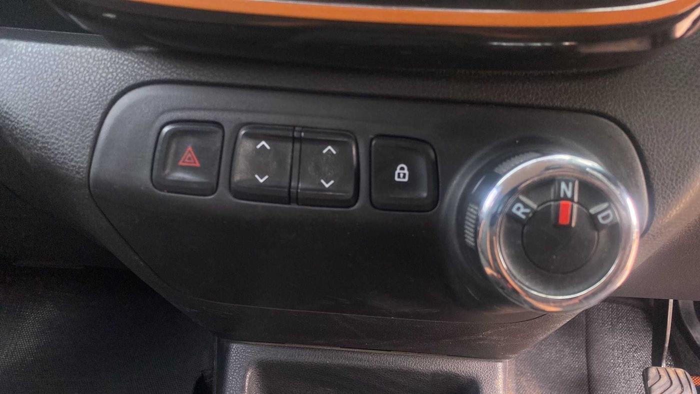 2018 Renault Kwid CLIMBER 1.0 AMT, Petrol, Automatic, 37,091 km, Gear Lever