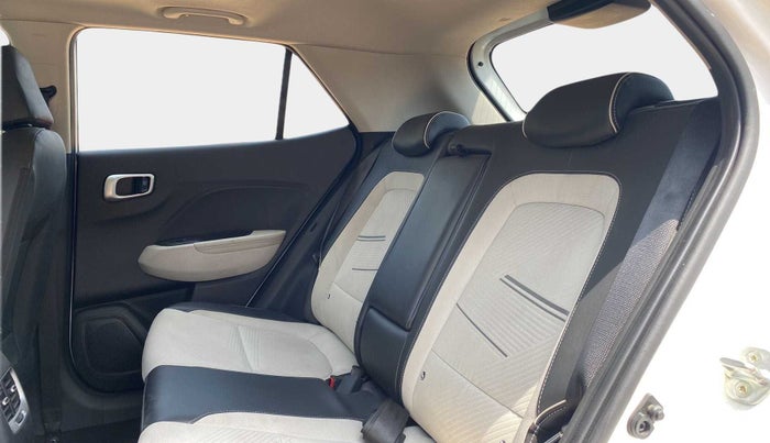 2022 Hyundai VENUE SX (O) 1.0 TURBO DCT, Petrol, Automatic, 20,809 km, Right Side Rear Door Cabin