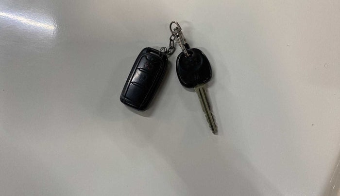 2015 Hyundai Eon ERA +, Petrol, Manual, 44,627 km, Key Close Up