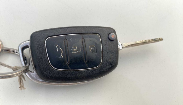 2016 Hyundai Xcent S 1.2, Petrol, Manual, 38,898 km, Key Close Up