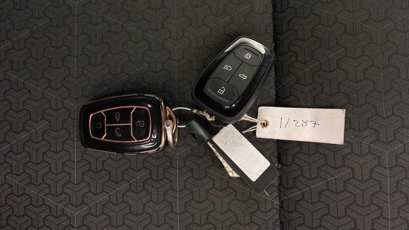 2023 Tata PUNCH ACCOMPLISHED MT, Petrol, Manual, 8,365 km, Key Close Up