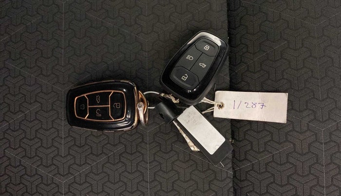 2023 Tata PUNCH ACCOMPLISHED MT, Petrol, Manual, 8,365 km, Key Close Up