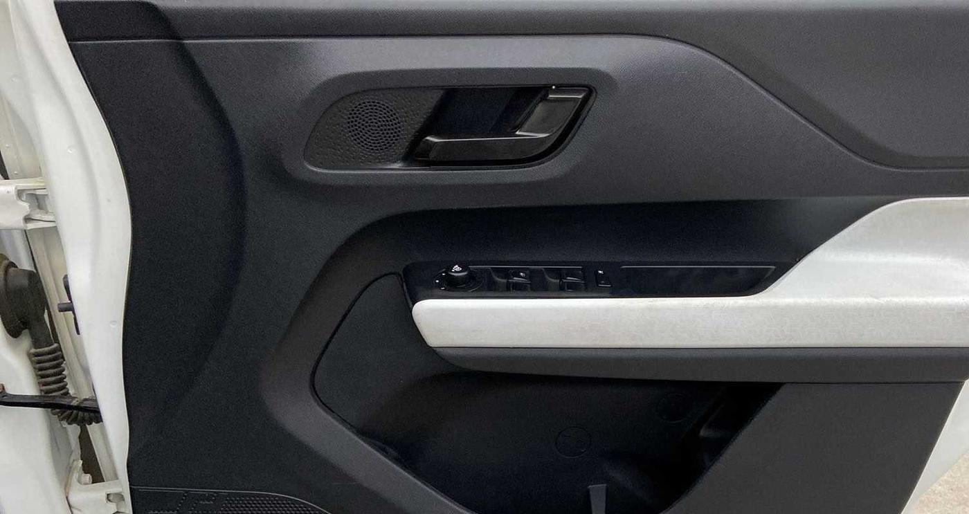 2023 Tata PUNCH ACCOMPLISHED MT, Petrol, Manual, 8,365 km, Driver Side Door Panels Control