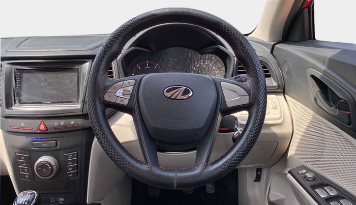 2021 Mahindra XUV300 W6 1.5 DIESEL, Diesel, Manual, 29,924 km, Steering Wheel Close Up