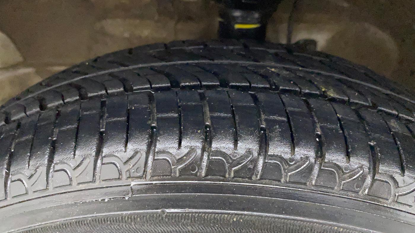 2016 Maruti Wagon R 1.0 VXI, Petrol, Manual, 80,537 km, Left Front Tyre Tread