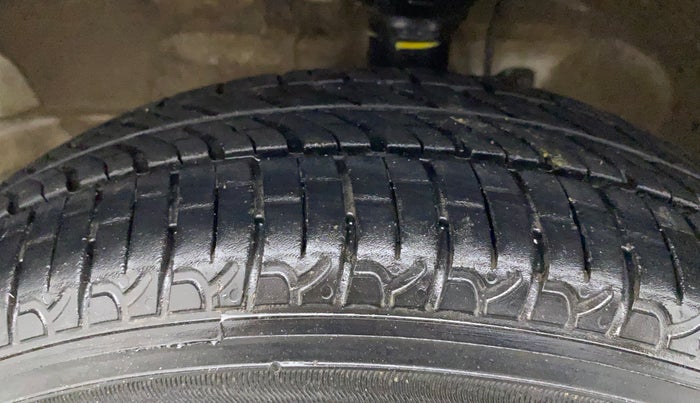 2016 Maruti Wagon R 1.0 VXI, Petrol, Manual, 80,537 km, Left Front Tyre Tread