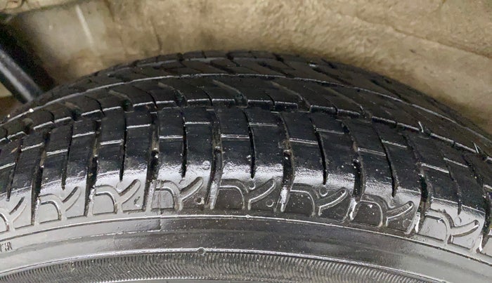 2016 Maruti Wagon R 1.0 VXI, Petrol, Manual, 80,537 km, Right Rear Tyre Tread