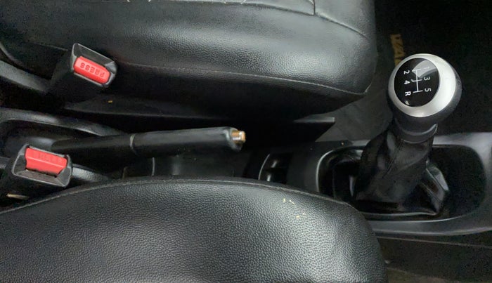 2016 Maruti Wagon R 1.0 VXI, Petrol, Manual, 80,537 km, Gear Lever