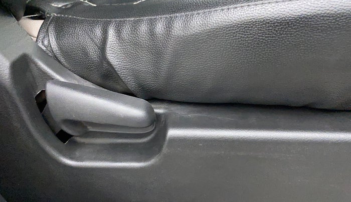 2016 Maruti Wagon R 1.0 VXI, Petrol, Manual, 80,537 km, Driver Side Adjustment Panel