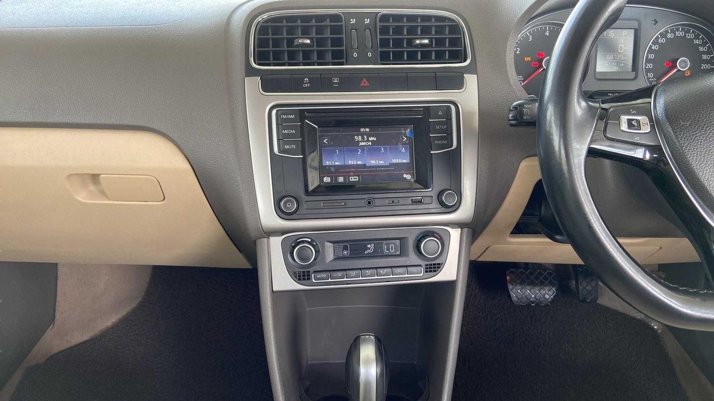 2017 Volkswagen Vento HIGHLINE PETROL AT, Petrol, Automatic, 68,999 km, Air Conditioner