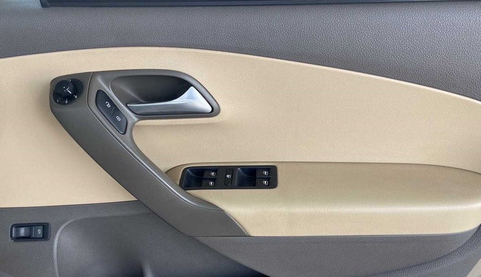 2017 Volkswagen Vento HIGHLINE PETROL AT, Petrol, Automatic, 68,999 km, Driver Side Door Panels Control
