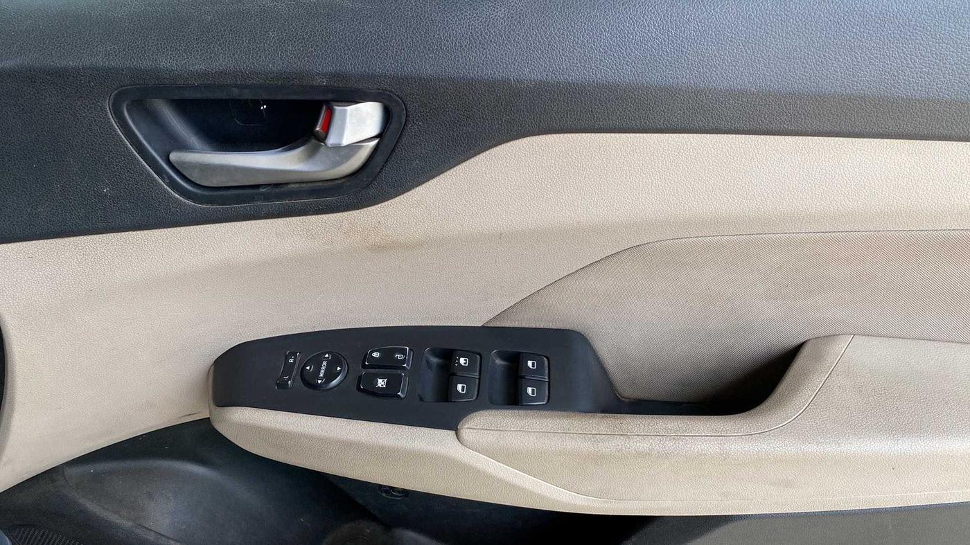 2020 Hyundai Verna S 1.5 PETROL MT, Petrol, Manual, 64,796 km, Driver Side Door Panels Control