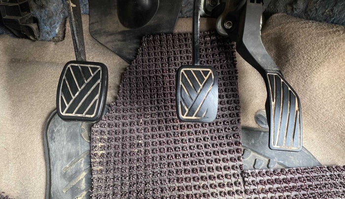 2016 Maruti Swift Dzire VXI, Petrol, Manual, 83,928 km, Pedals