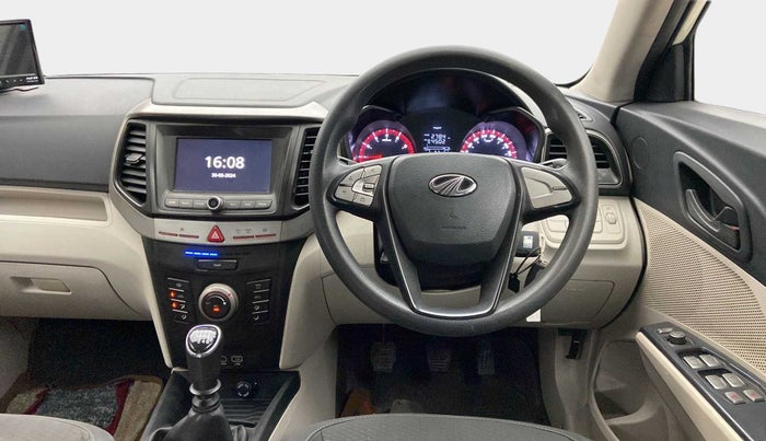 2020 Mahindra XUV300 W6 1.2 PETROL, Petrol, Manual, 40,924 km, Steering Wheel Close Up