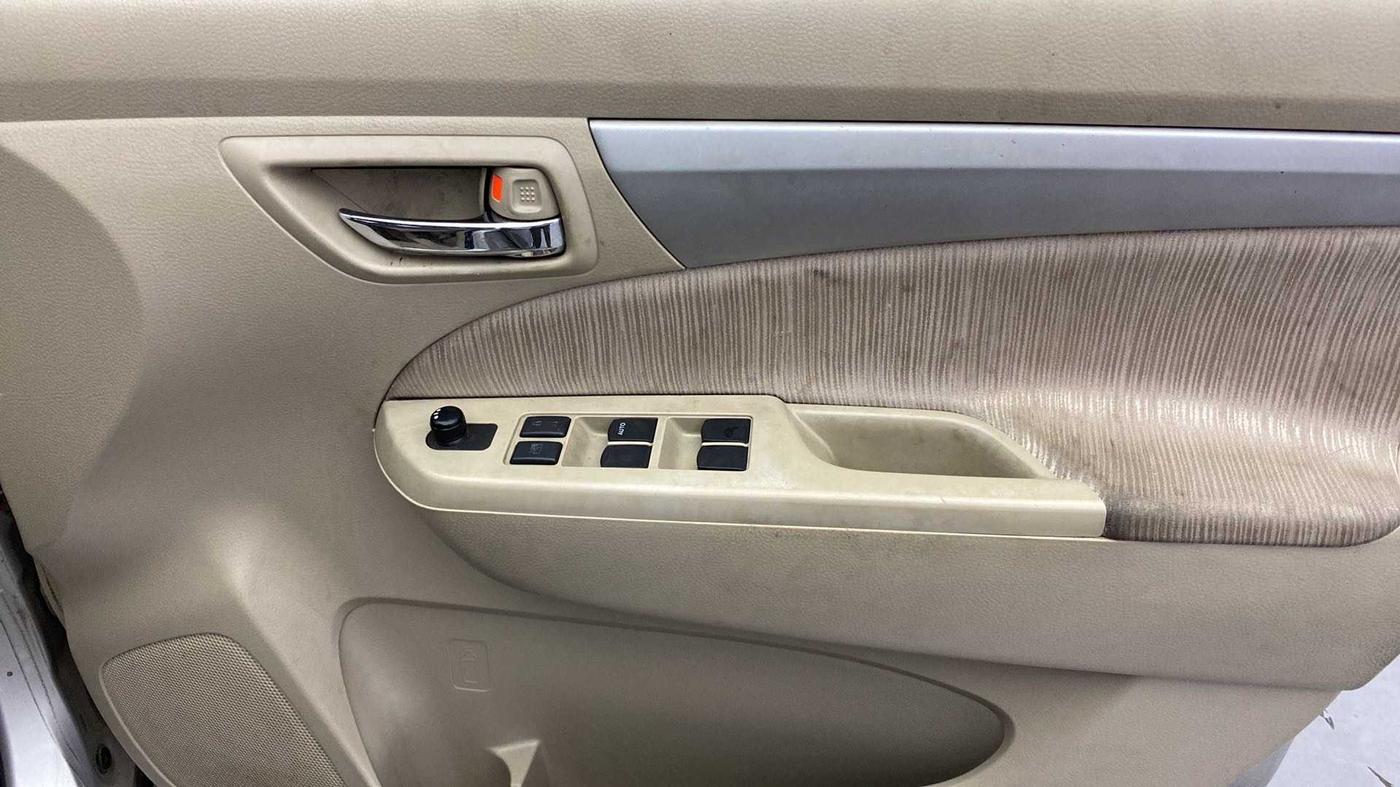 2012 Maruti Ertiga VXI, Petrol, Manual, 65,194 km, Driver Side Door Panels Control