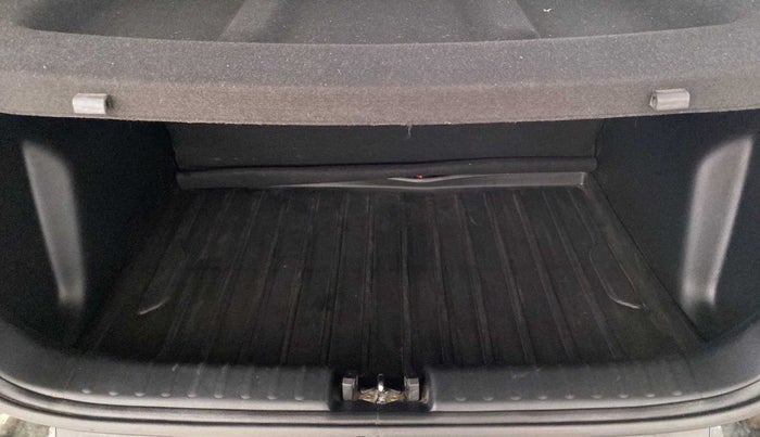 2022 KIA SONET HTK PLUS 1.0 IMT, Petrol, Manual, 8,535 km, Boot Inside