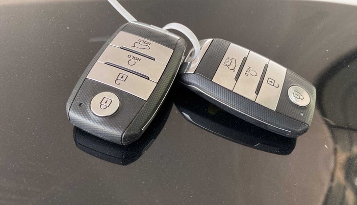 2022 KIA SONET HTK PLUS 1.0 IMT, Petrol, Manual, 8,535 km, Key Close Up