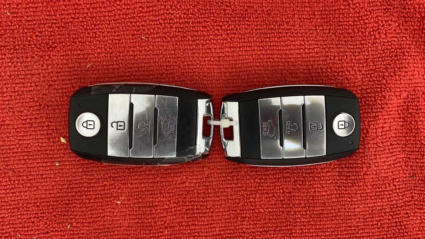 2021 KIA SONET HTX PLUS 1.0 IMT, Petrol, Manual, 28,418 km, Key Close Up