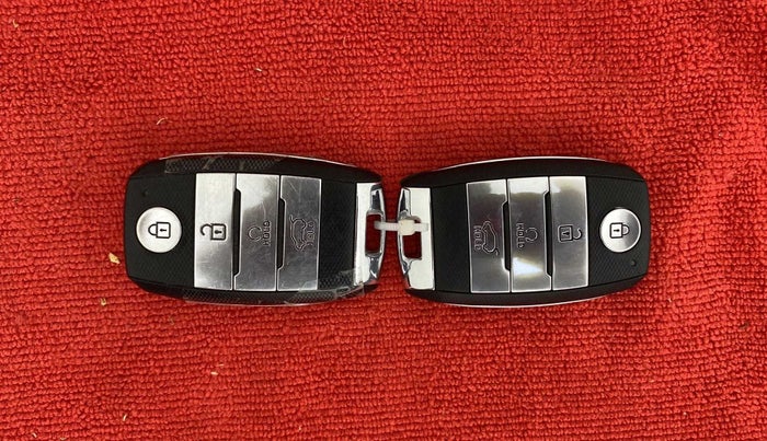 2021 KIA SONET HTX PLUS 1.0 IMT, Petrol, Manual, 28,418 km, Key Close Up