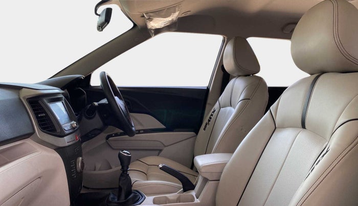 2020 Mahindra XUV300 W6 1.2 PETROL, Petrol, Manual, 20,923 km, Right Side Front Door Cabin