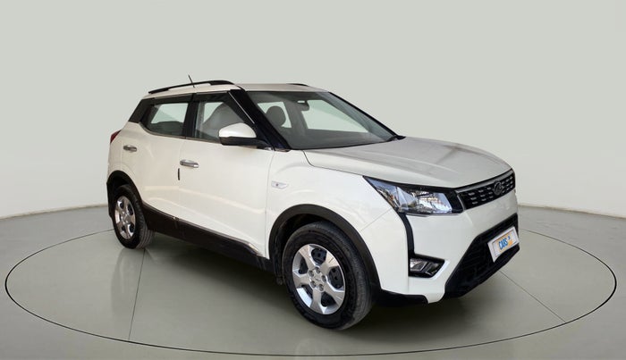 2020 Mahindra XUV300 W6 1.2 PETROL, Petrol, Manual, 20,923 km, Right Front Diagonal