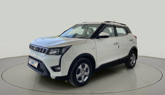 2020 Mahindra XUV300 W6 1.2 PETROL, Petrol, Manual, 20,923 km, Left Front Diagonal