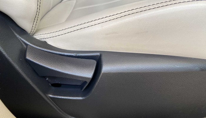 2020 Mahindra XUV300 W6 1.2 PETROL, Petrol, Manual, 20,923 km, Driver Side Adjustment Panel