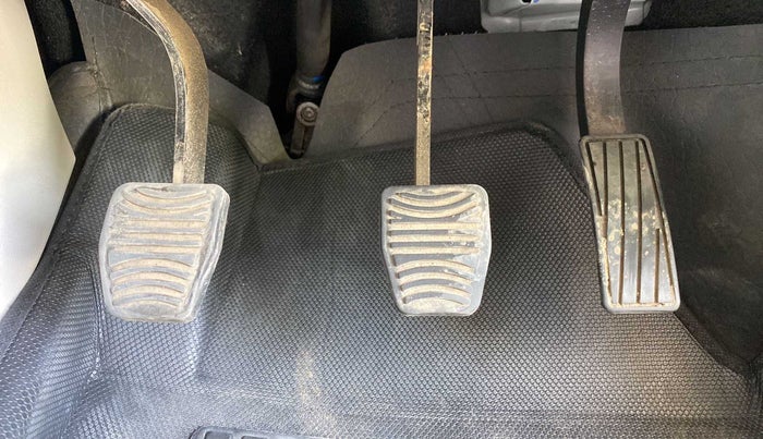 2020 Mahindra XUV300 W6 1.2 PETROL, Petrol, Manual, 20,923 km, Pedals