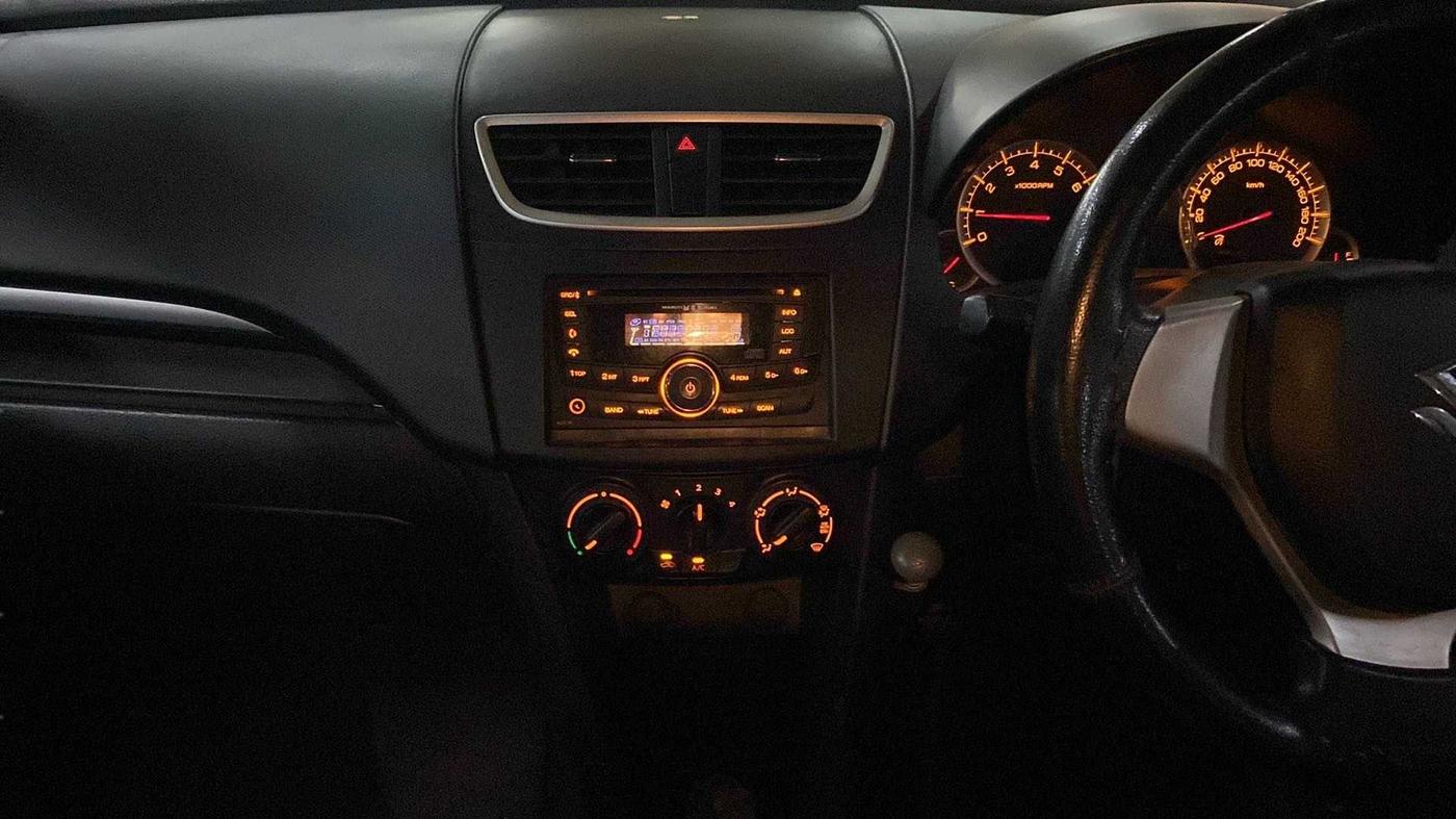 2013 Maruti Swift VXI, Petrol, Manual, 49,806 km, Air Conditioner