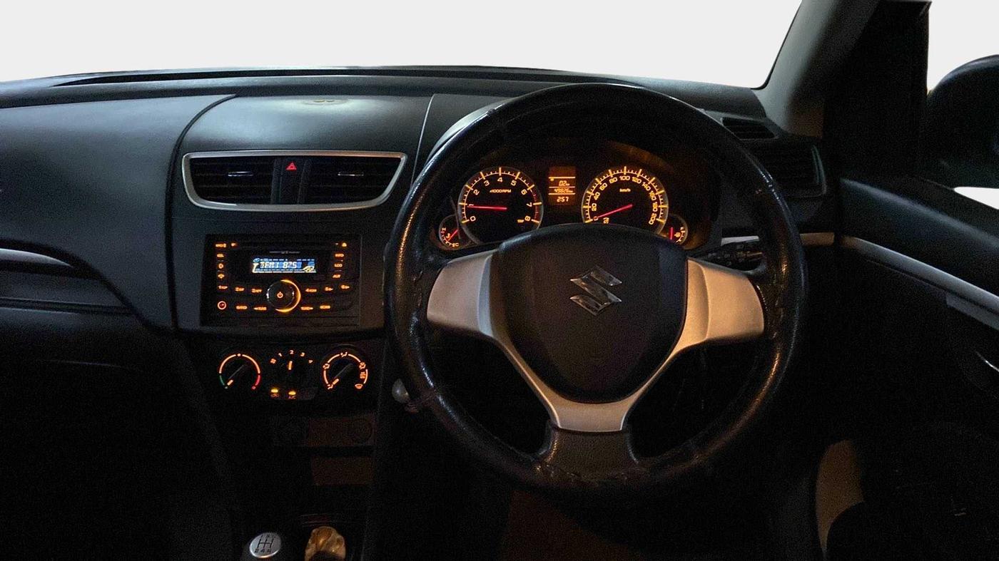 2013 Maruti Swift VXI, Petrol, Manual, 49,806 km, Steering Wheel Close Up