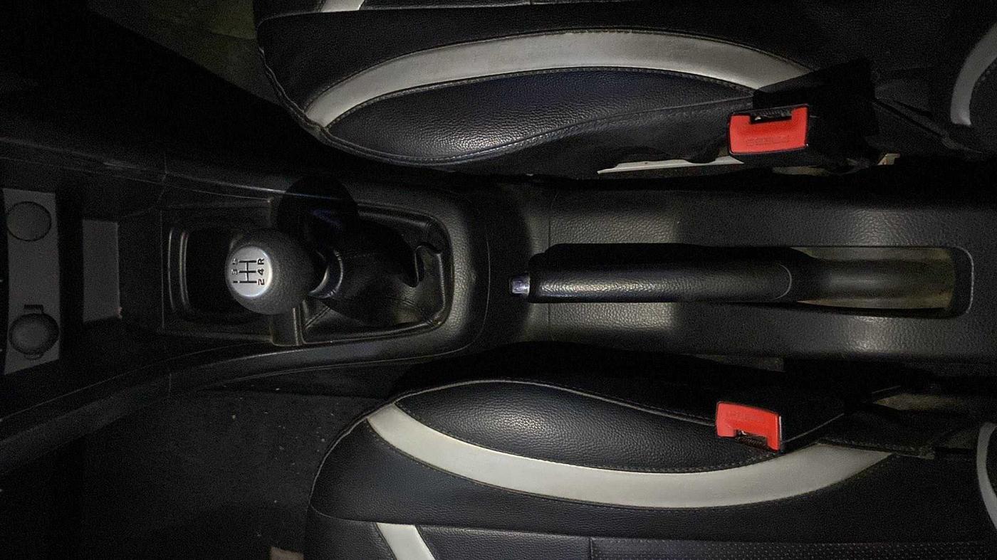 2013 Maruti Swift VXI, Petrol, Manual, 49,806 km, Gear Lever