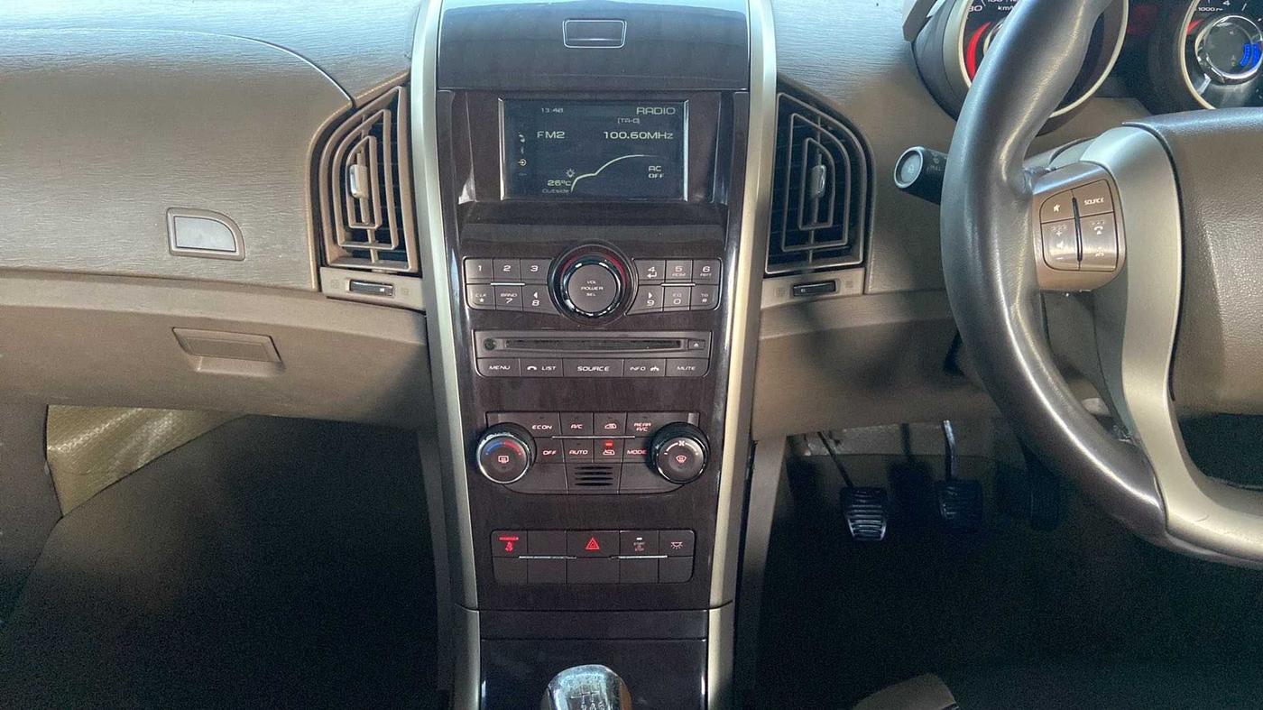 2014 Mahindra XUV500 W6, Diesel, Manual, 1,14,184 km, Air Conditioner