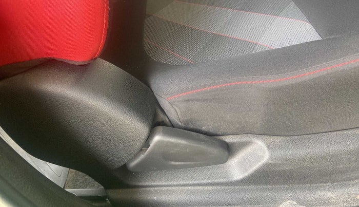 2021 Renault Kwid RXT 1.0 AMT (O), Petrol, Automatic, 8,811 km, Driver Side Adjustment Panel