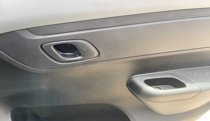 2021 Renault Kwid RXT 1.0 AMT (O), Petrol, Automatic, 8,811 km, Driver Side Door Panels Control