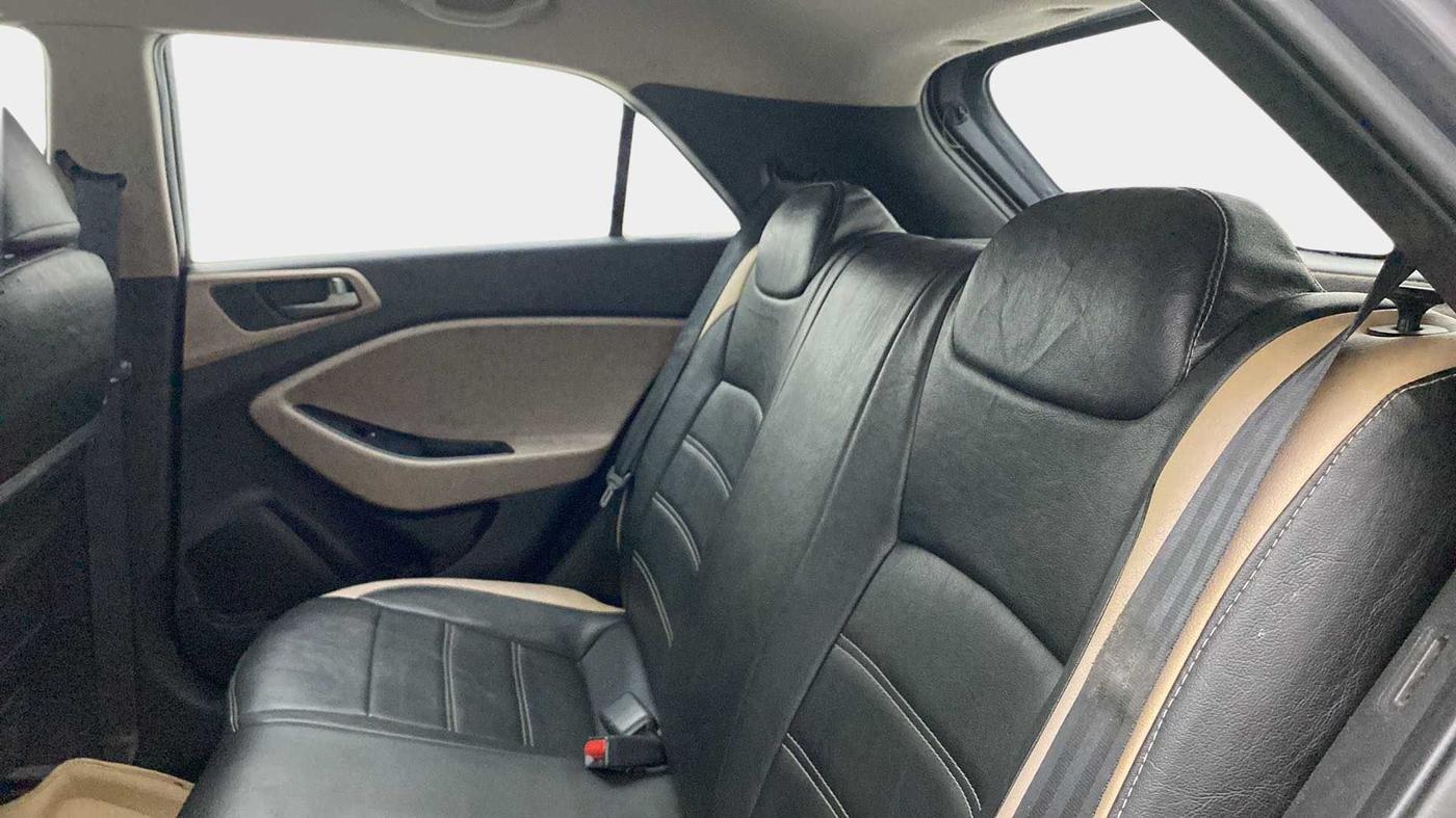 2015 Hyundai Elite i20 SPORTZ 1.2, Petrol, Manual, 1,00,116 km, Right Side Rear Door Cabin
