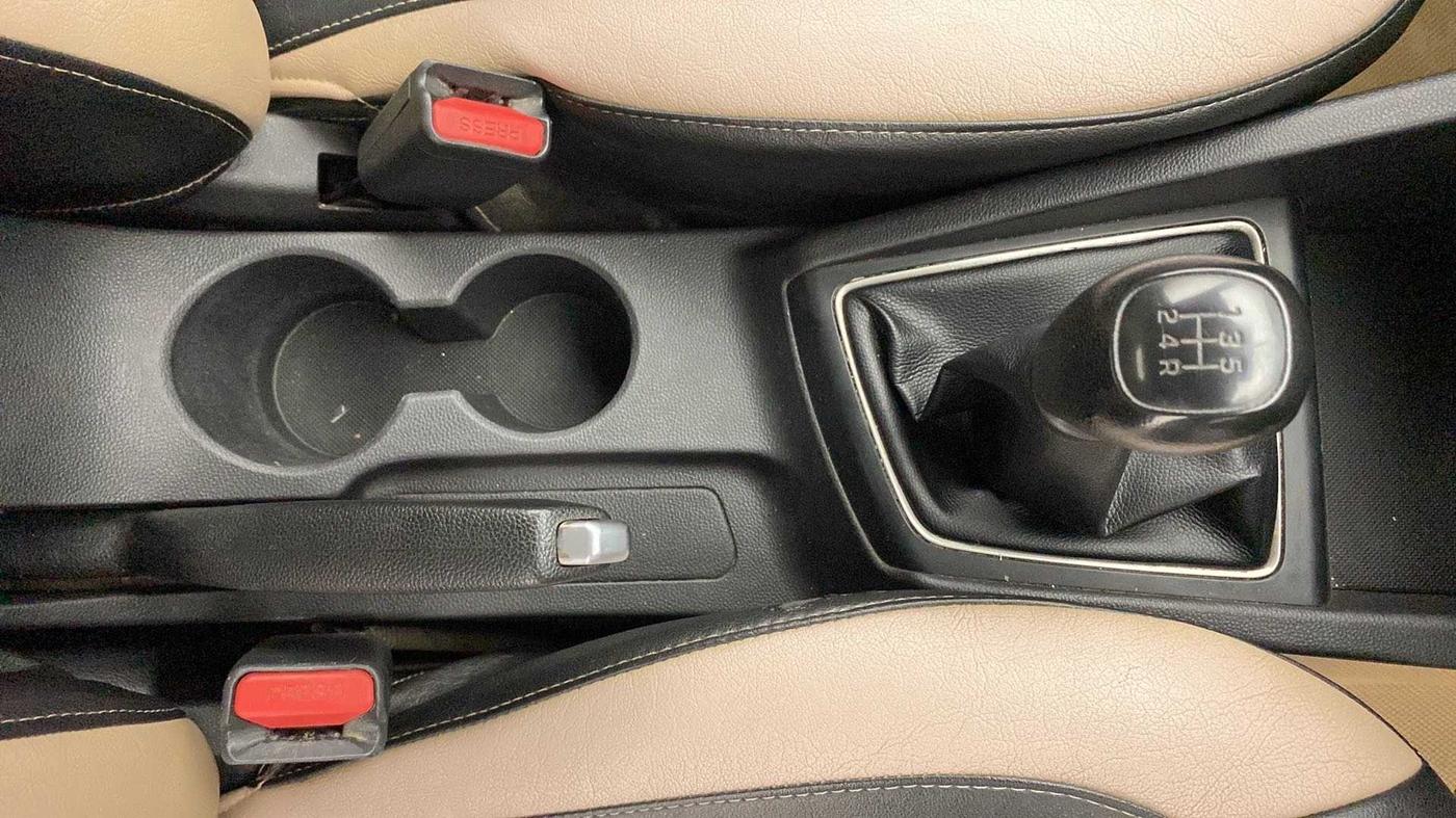 2015 Hyundai Elite i20 SPORTZ 1.2, Petrol, Manual, 1,00,116 km, Gear Lever