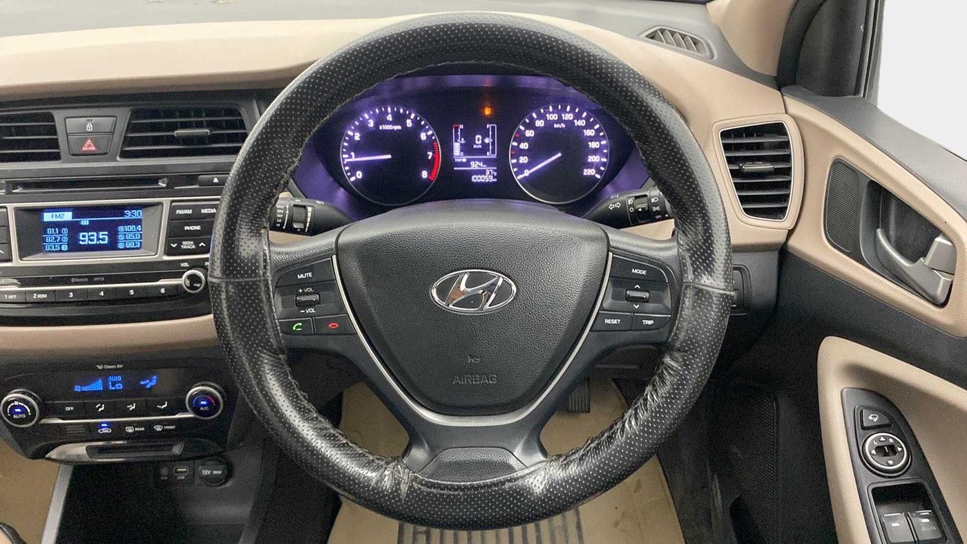 2015 Hyundai Elite i20 SPORTZ 1.2, Petrol, Manual, 1,00,116 km, Steering Wheel Close Up