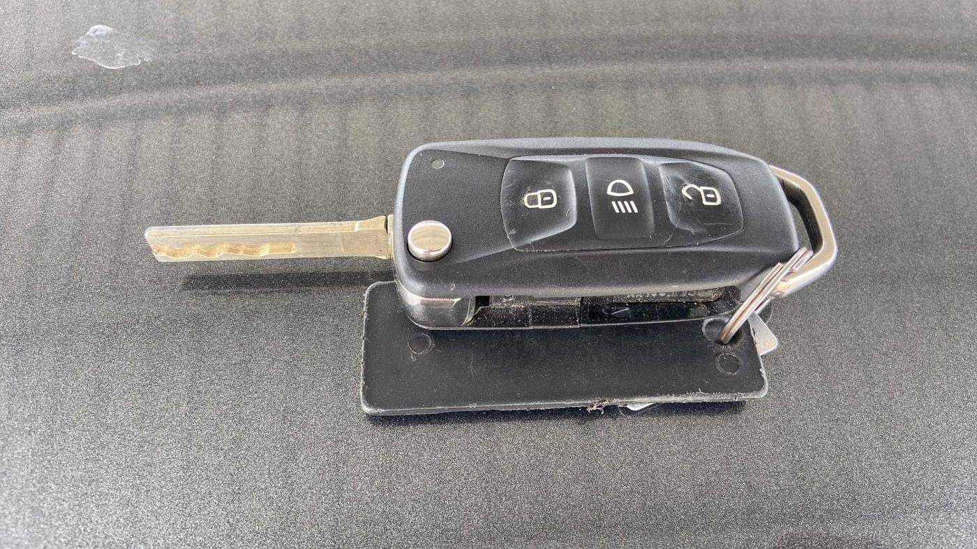 2023 Tata Tiago XT CNG, CNG, Manual, 15,531 km, Key Close Up