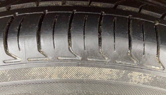 2020 Ford New Figo TITANIUM 1.2 PETROL MT, Petrol, Manual, 36,155 km, Right Front Tyre Tread