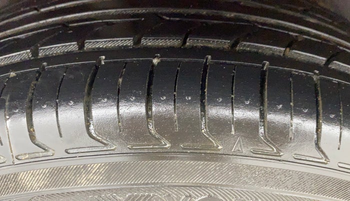 2020 Ford New Figo TITANIUM 1.2 PETROL MT, Petrol, Manual, 36,155 km, Right Rear Tyre Tread