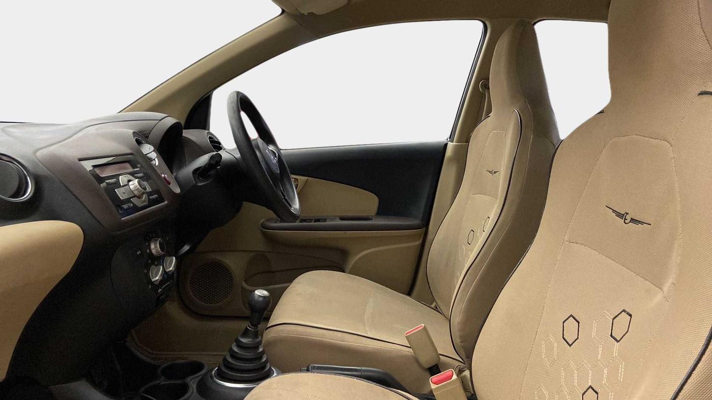 2013 Honda Brio VX MT, Petrol, Manual, 49,918 km, Right Side Front Door Cabin