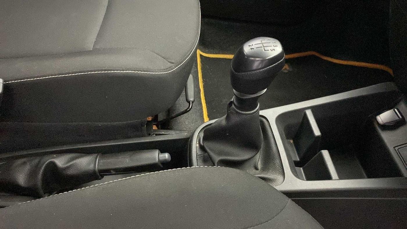 2021 Renault Kwid RXL, Petrol, Manual, 13,117 km, Gear Lever