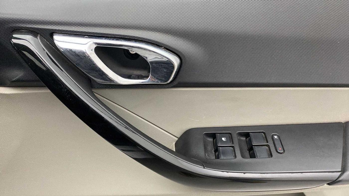 2018 Tata Tiago XZ PETROL, Petrol, Manual, 41,492 km, Driver Side Door Panels Control