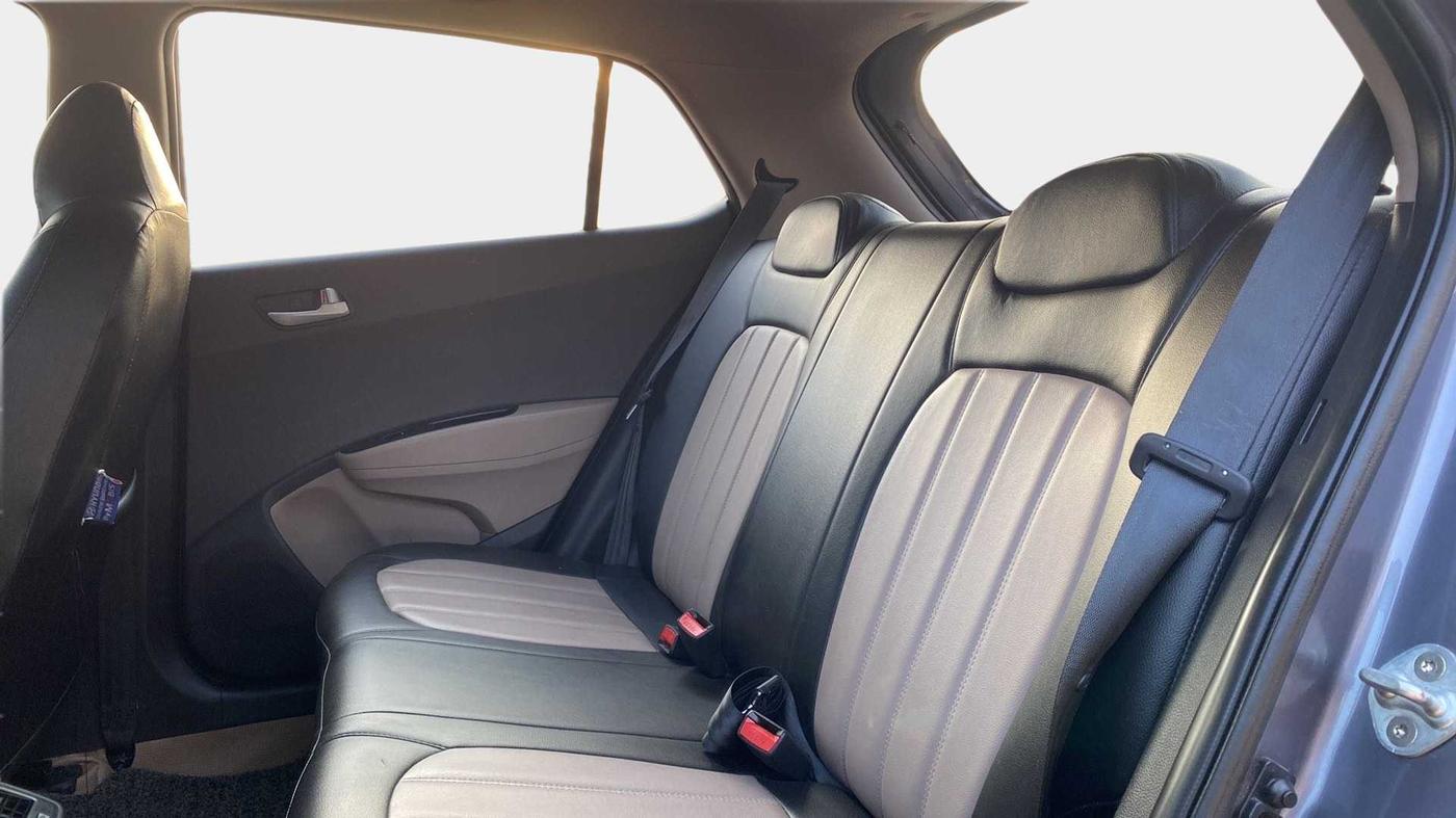 2017 Hyundai Grand i10 SPORTZ (O) AT 1.2 KAPPA VTVT, Petrol, Automatic, 46,125 km, Right Side Rear Door Cabin